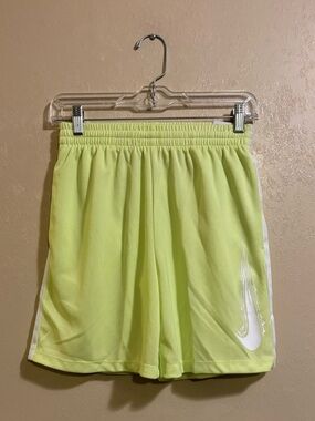 NWT Nike kids Dri-FIT Training shorts sz L